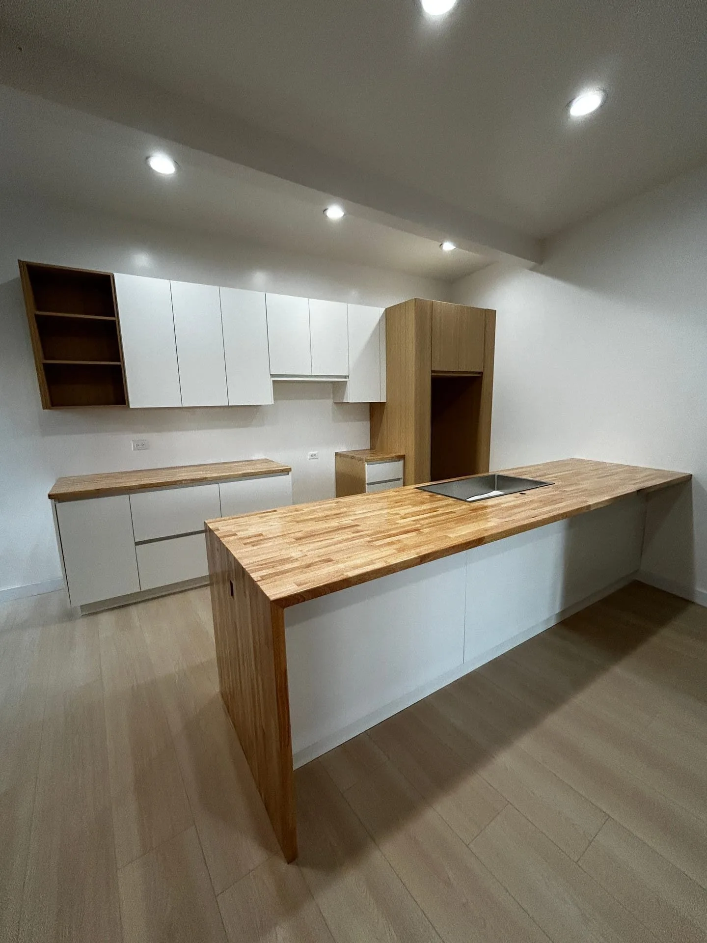 Cocina Lisa Moderna — cocina a medida fabricada en Tijuana por Doig Woodwork